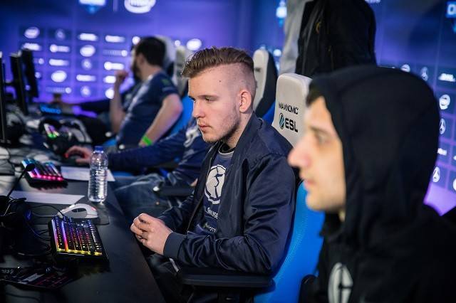 BLG赛后群访 教练：赛前研究对方的习惯 包括打野动线和英雄选择