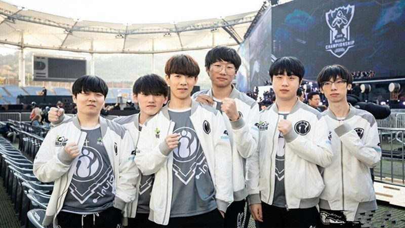 Launders 计划在 Nouns 的支持下在加拿大举办一场创纪录的 LAN 比赛；