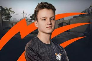 这能逆转吗？小三大嘴全力开火，击杀了 Leyan 团队处于巨大的劣势，扭转了局面