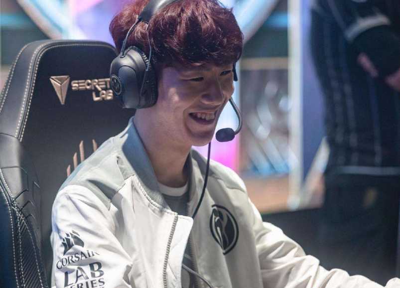 torzsi采访：siuhy对阵G2时的指挥更胜一筹