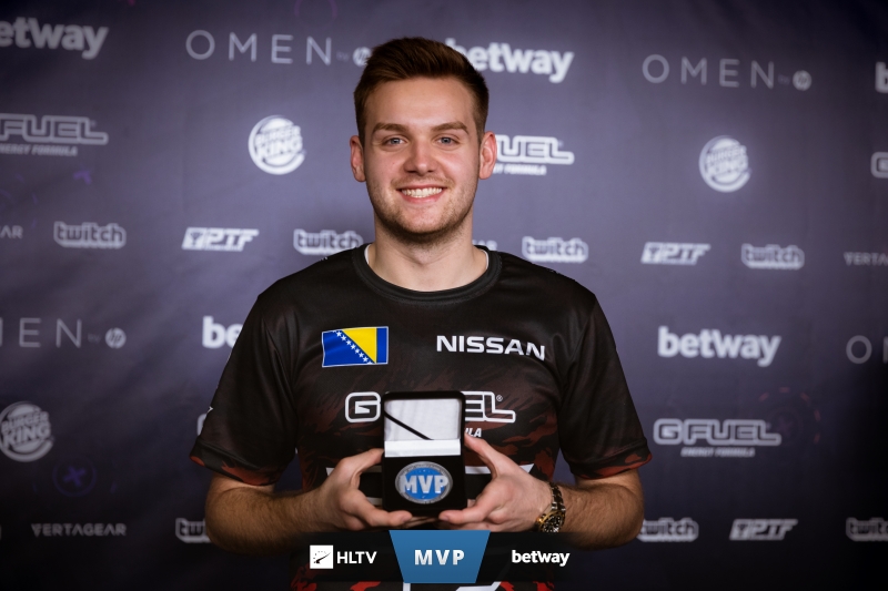 V5正式官宣：Rookie加入队伍